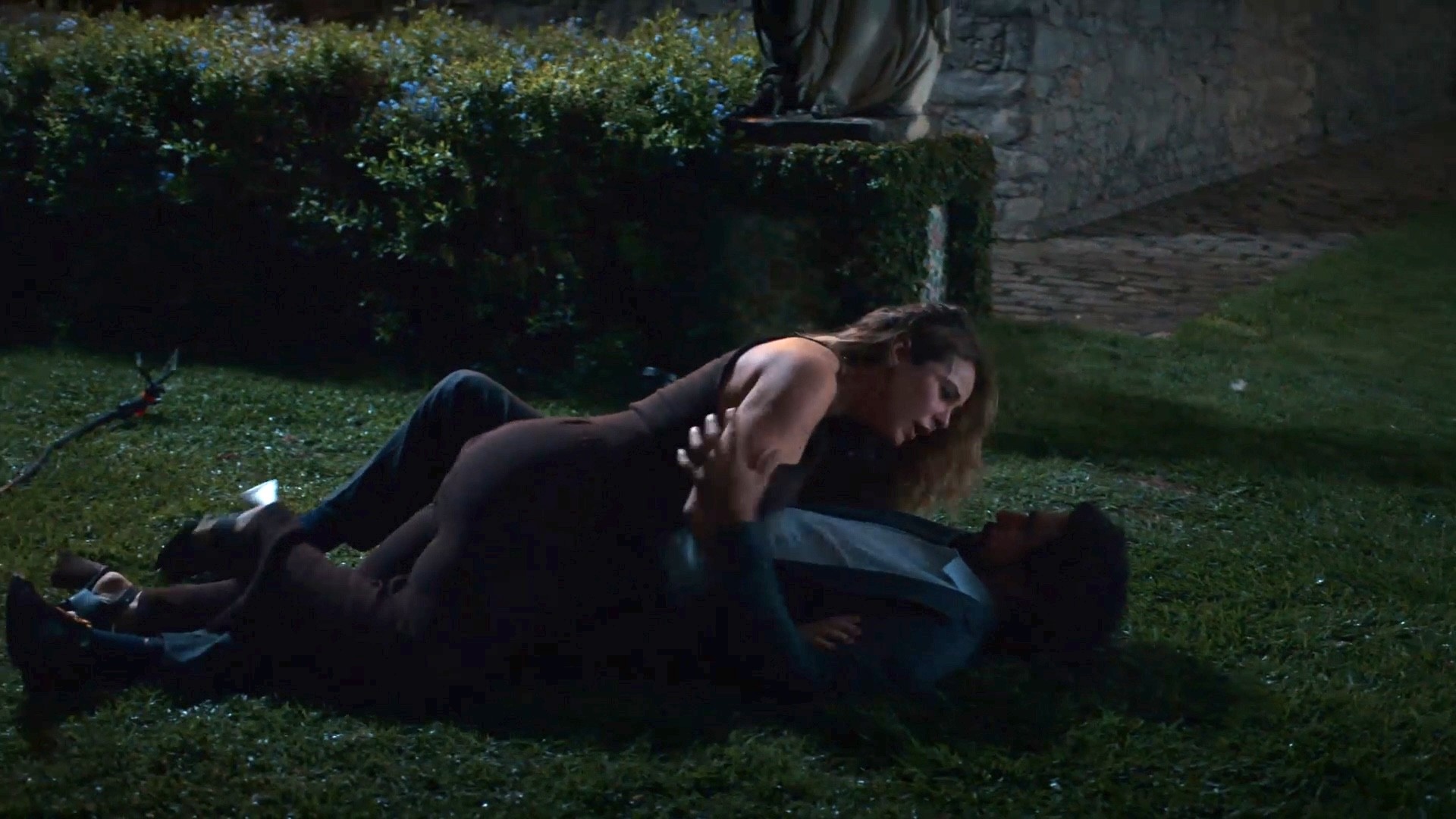 Vale Tudo: primeiro encontro de Heleninha e Ivan é marcado por fuga, climão e gafe