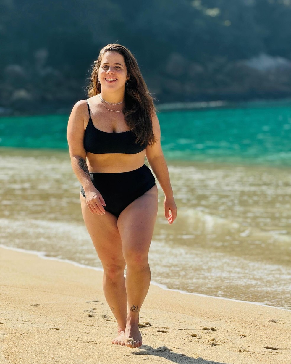 Tati Machado na praia — Foto: Reprodução/Instagram