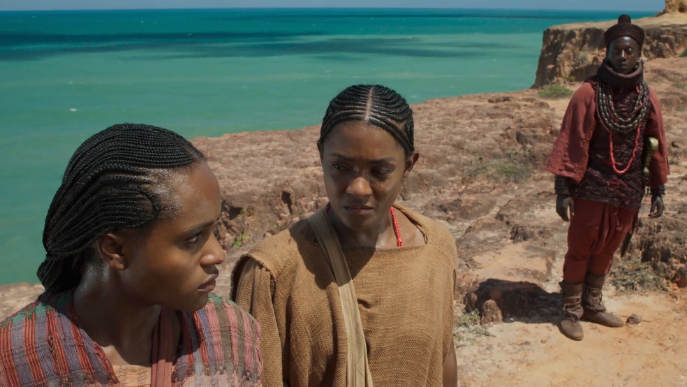 Dumi irá ajudar Alika e Niara — Foto: Reprodução/TV Globo