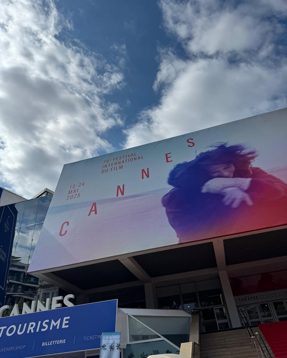 Marina Ruy Barbosa posta fotos de bastidores após Cannes: 'Antibiótico, cama e gatos' — Foto: Reprodução/Instagram
