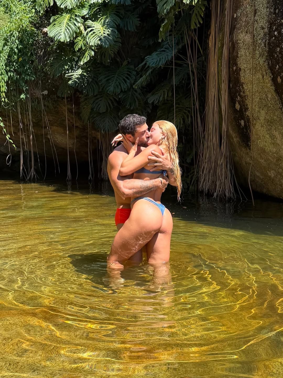 Jesus Luz surge em cliques com a nova namorada em clima de romance