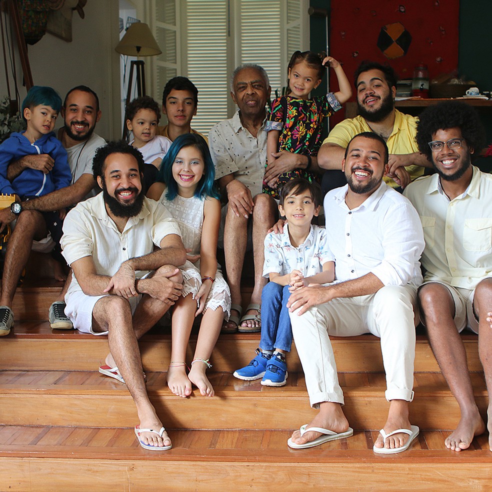 Gilberto Gil com seus netos e bisnetos  — Foto: Reprodução/Instagram