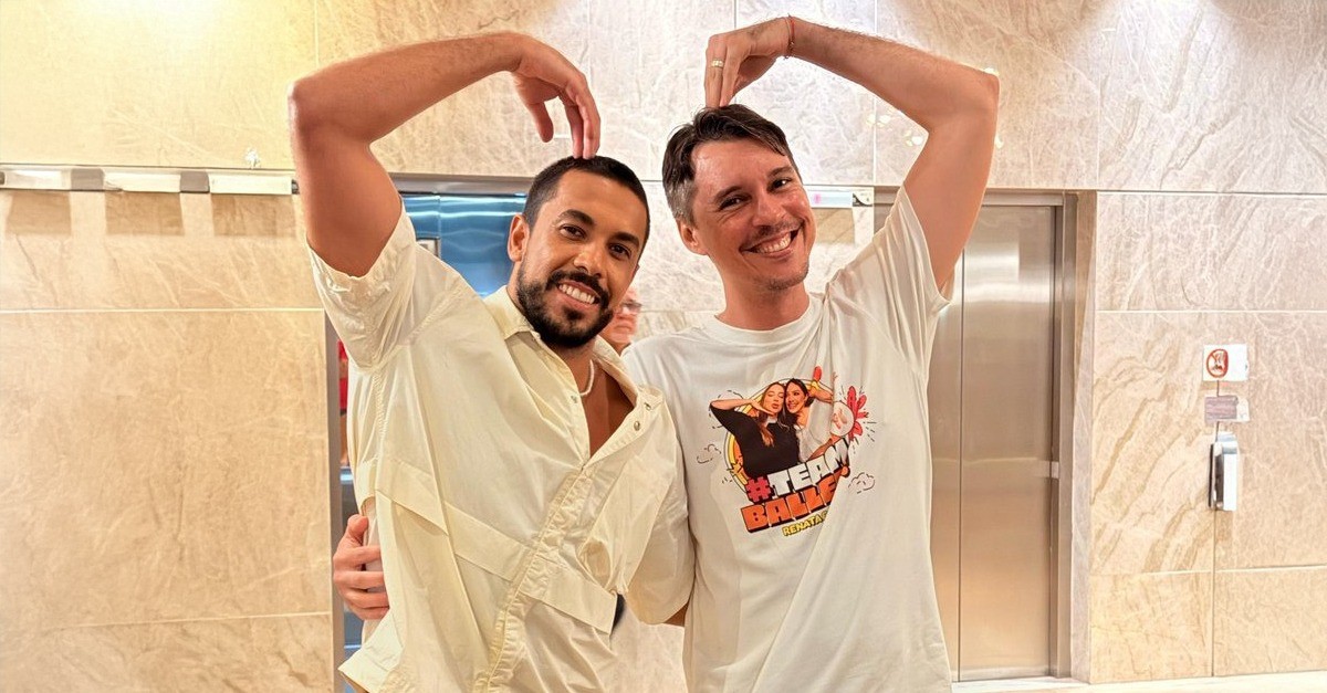 Maike publica foto fazendo coração com irmão de Renata