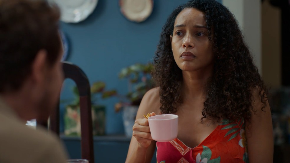 Raquel concordará em fazer o buffet de evento de Heleninha e Ivan