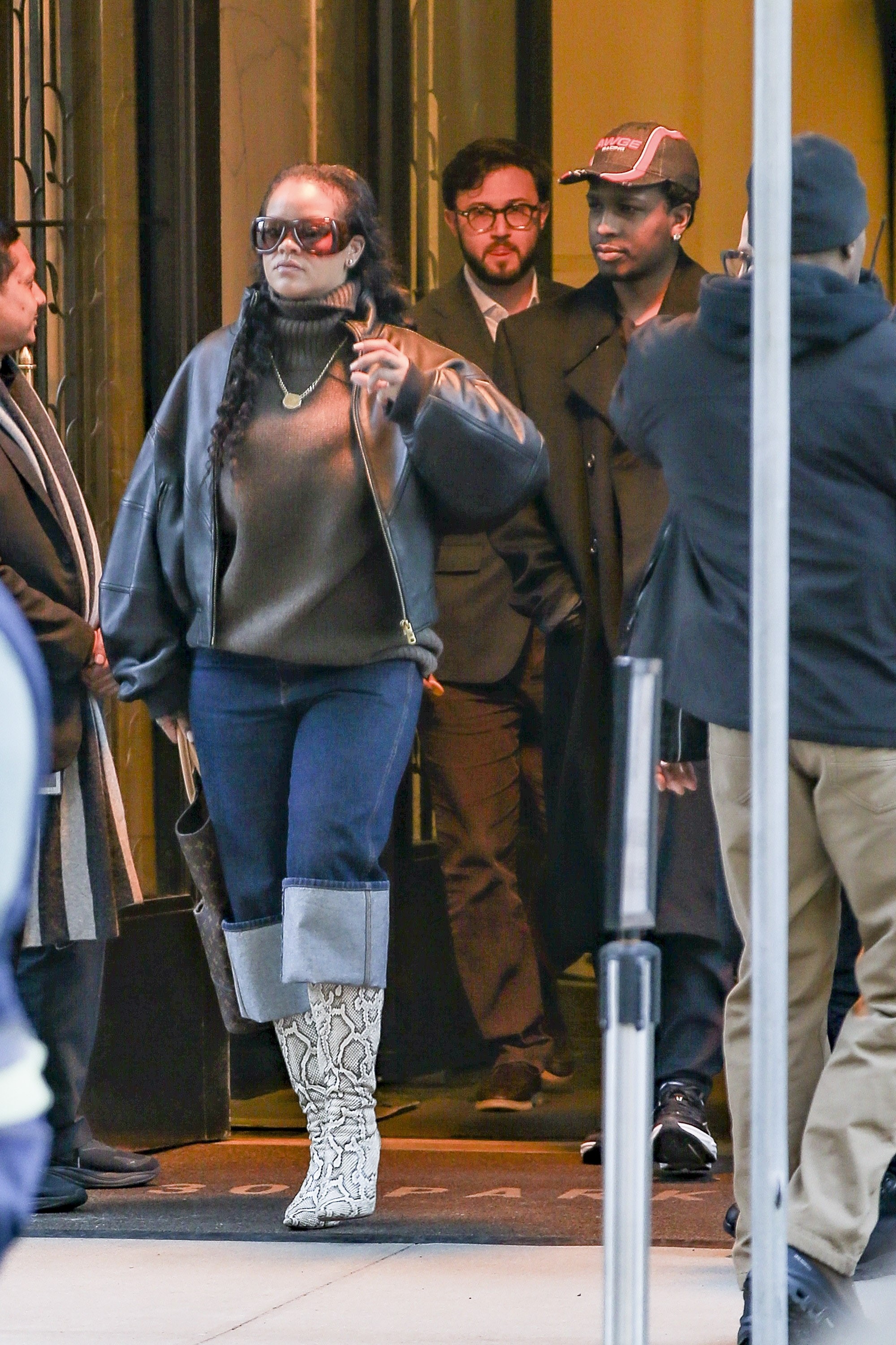 Rihanna reaparece em Nova York após deixar Los Angeles depois de tiroteio em sua mansão