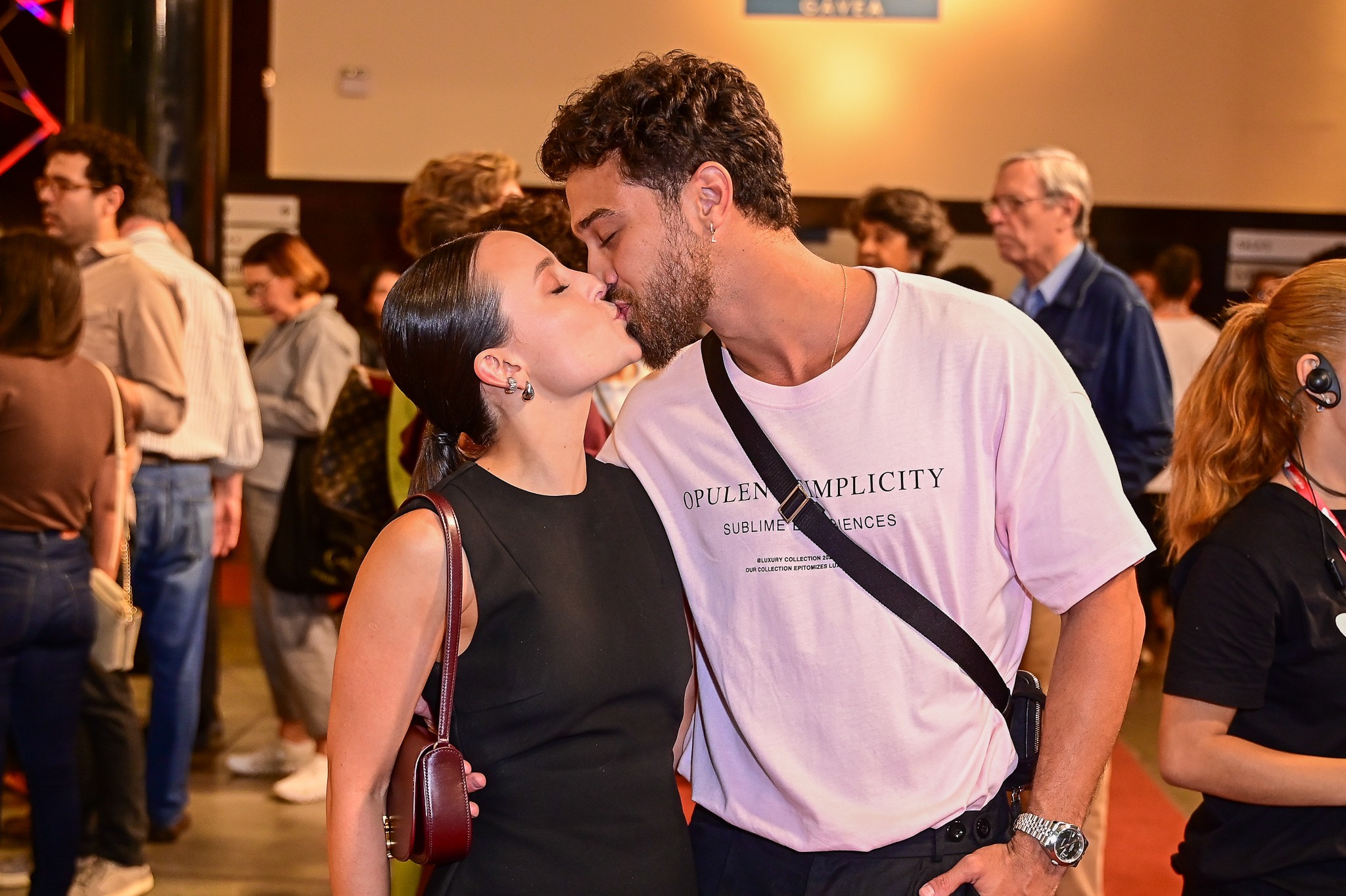 Larissa Manoela e outros famosos vão ao Festival do Rio que acontece neste domingo