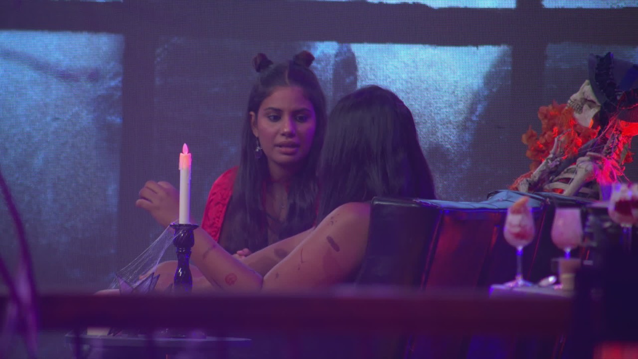 Gabriela desabafa com Chaiany e questiona: 'Acha que eu estou errada?'